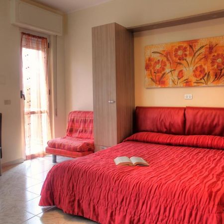 Residence Bellevue Apartments Пьетра-Лигуре Экстерьер фото